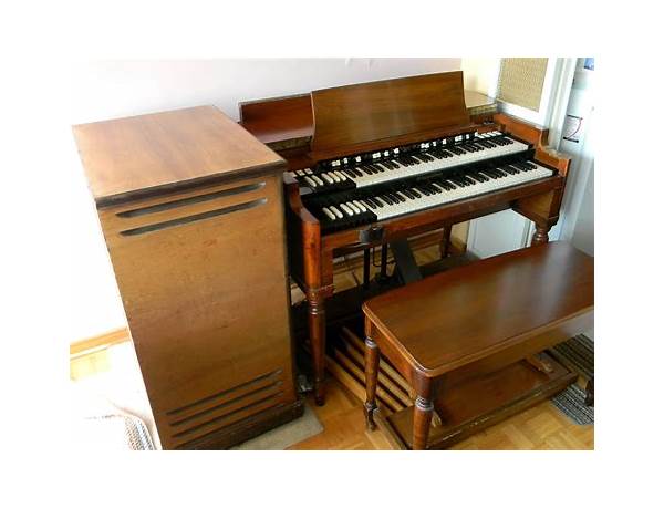 Hammond B3 Organ: Quincy McCrary, musical term