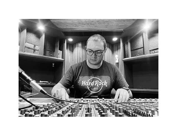 Mixing Engineer: Jordi Mora, musical term