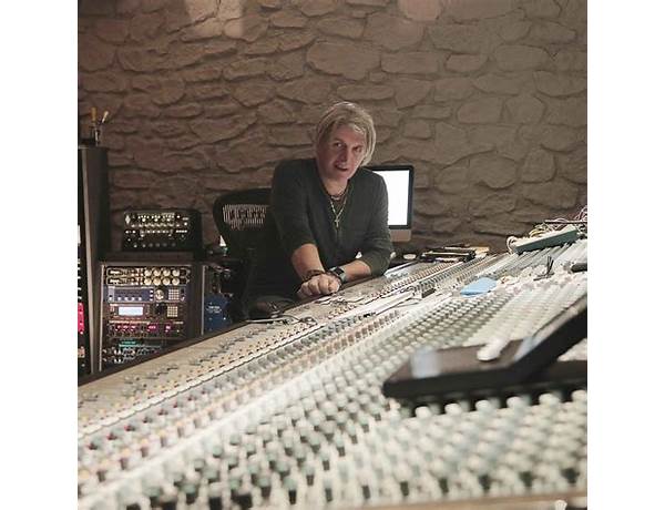 Mixing Engineer: Loris Ceroni, musical term